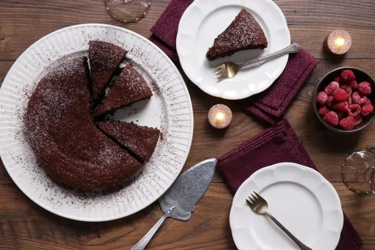 How to serve Italian Choc Cake – A Classic Torte Dessert