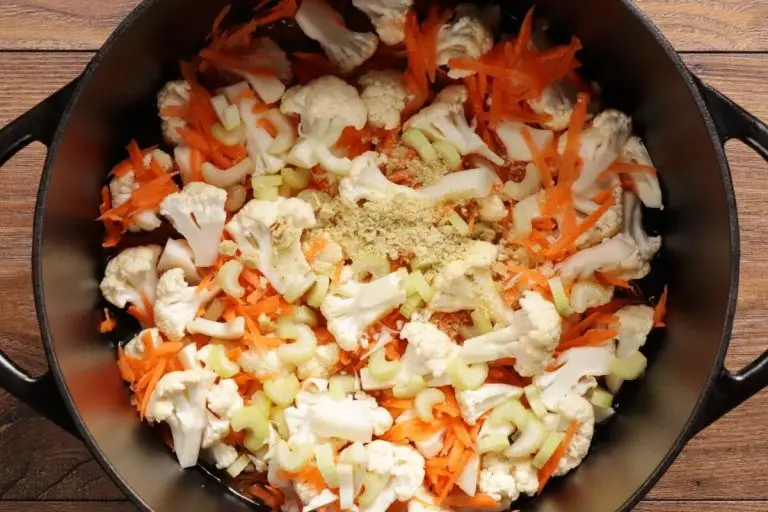 Easy Homemade Cauliflower Soup recipe - step 1