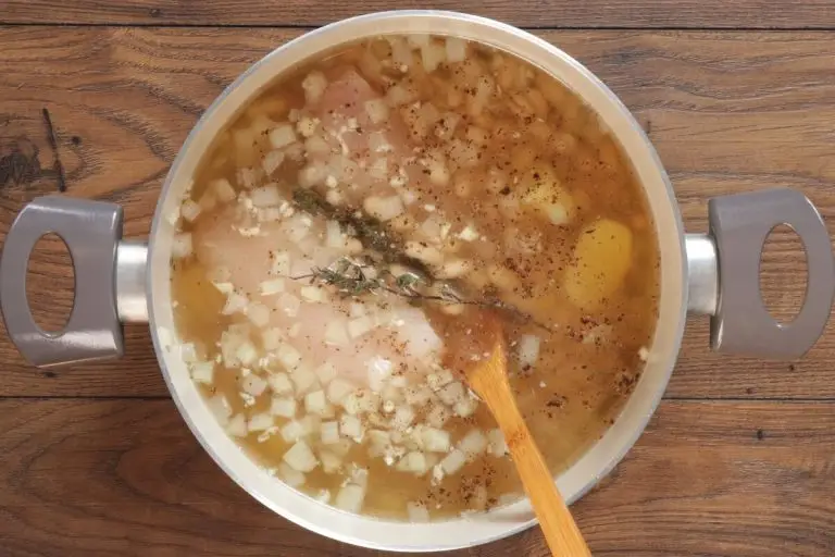 Delicious & Nourishing Chicken and Kale Soup recipe - step 3