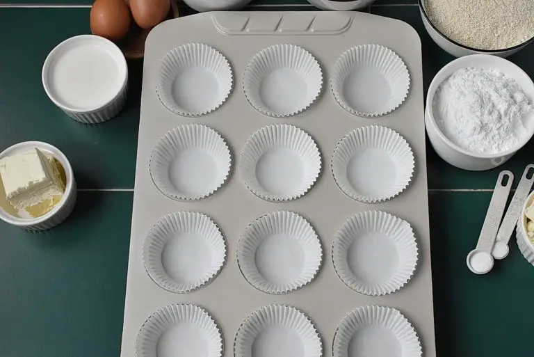 Gluten-Free Banana Cupcakes with Creamy Nutella Frosting recipe - step 1