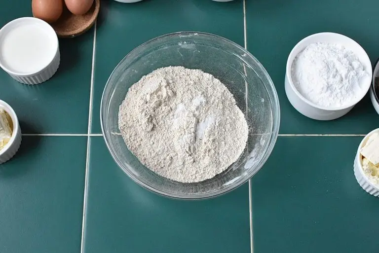 Gluten-Free Banana Cupcakes with Creamy Nutella Frosting recipe - step 2