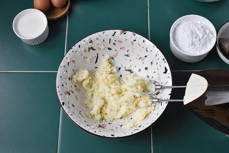 Gluten-Free Banana Cupcakes with Creamy Nutella Frosting recipe - step 3