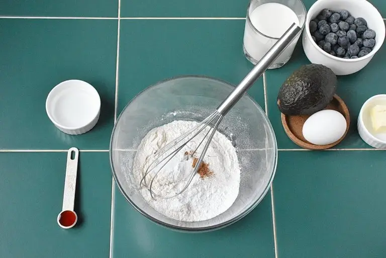Pancakes with Avocado and Blueberries recipe - step 1
