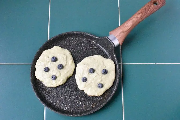 Pancakes with Avocado and Blueberries recipe - step 4
