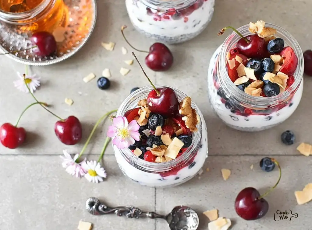 Oatmeal with Chia Seeds (Easy Breakfast)