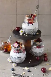 Oatmeal with Chia Seeds (Easy Breakfast)