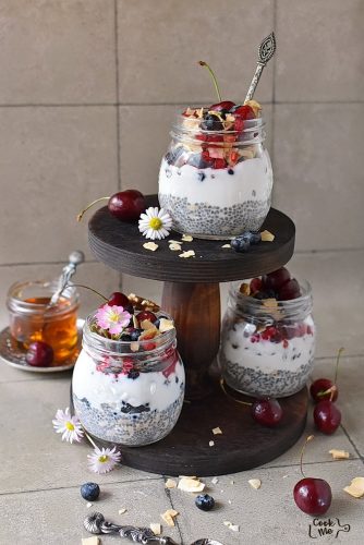 Oatmeal with Chia Seeds (Easy Breakfast)