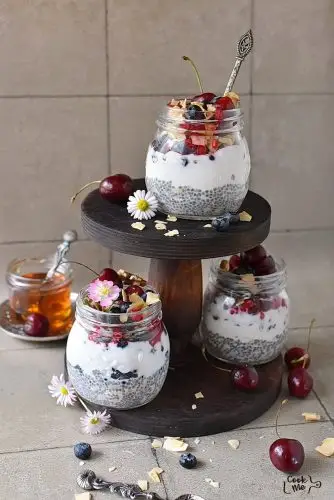 Oatmeal with Chia Seeds (Easy Breakfast)