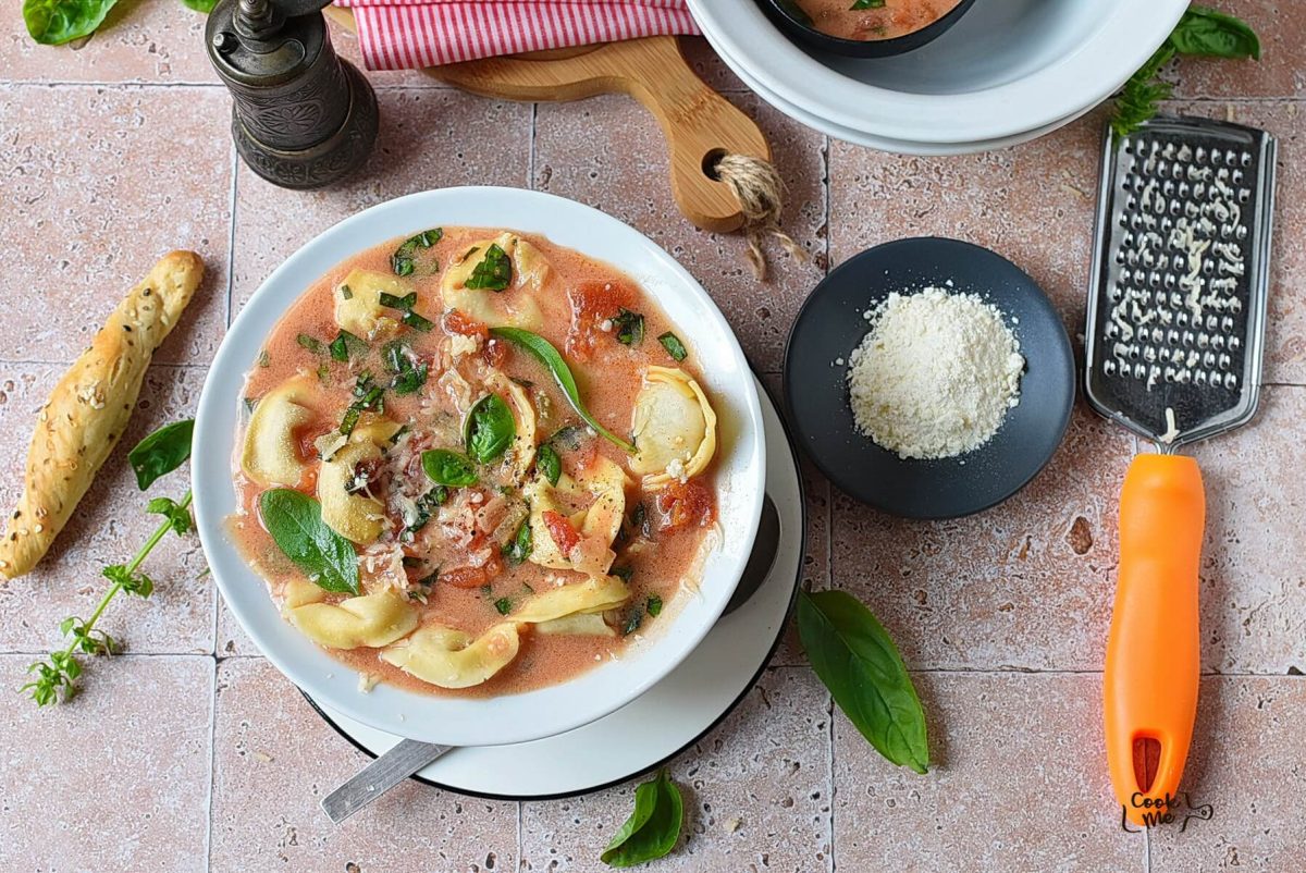 Tomato Tortellini Soup