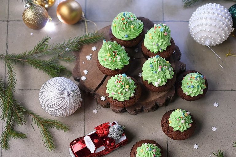 Step 11 - Christmas Tree Cupcakes